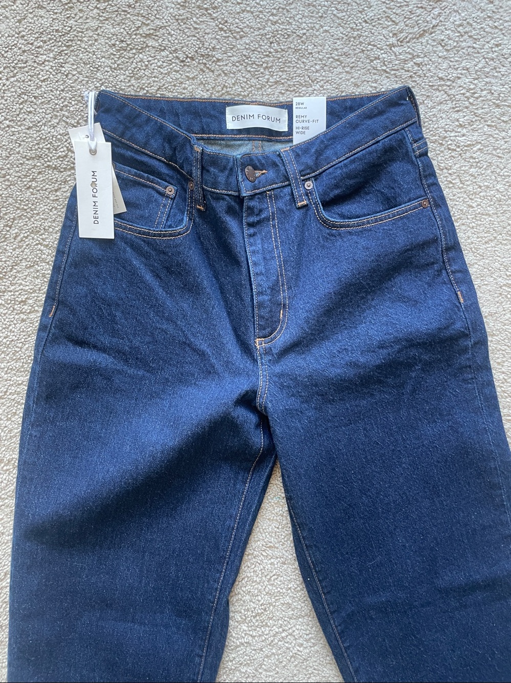 BNWT $110 Aritzia Denim Forum High Rise Curve-Fit Jeans - Picture 12 of 12